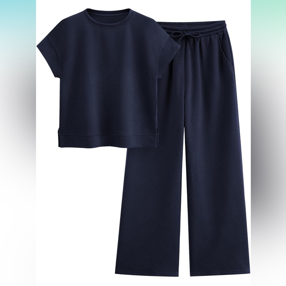 Matching lounge/travel set. Amazon/PrettyGarden